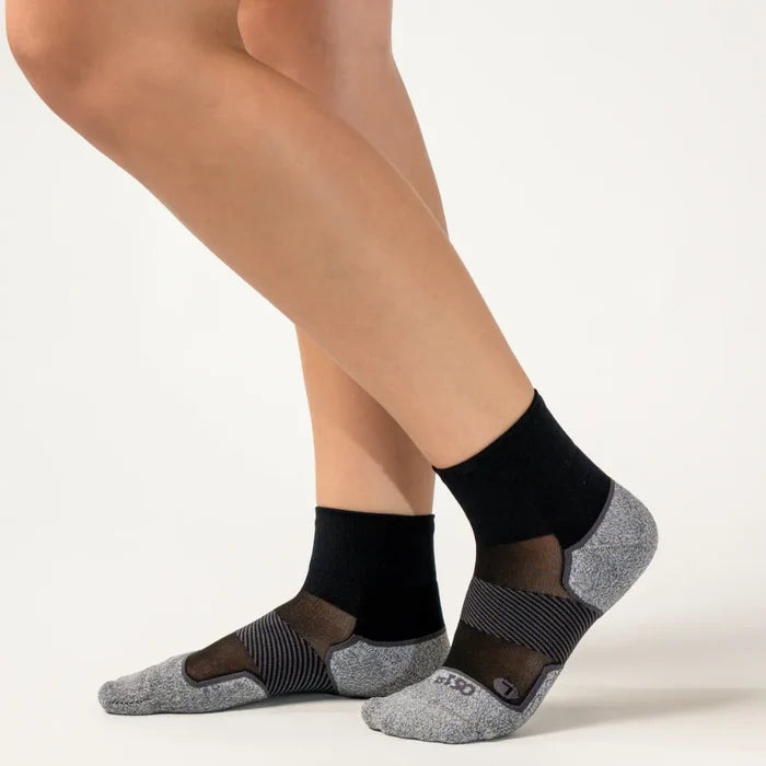 Black active comfort sock in quarter crew height | OS1st